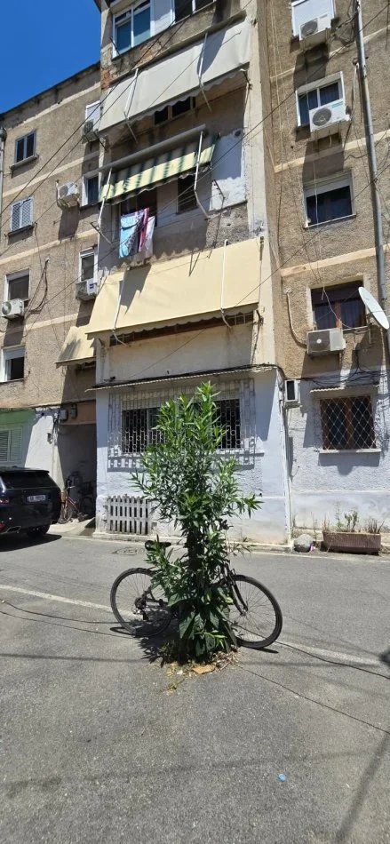 Tirane, shes apartament 2+1+Aneks+Ballkon Kati 1, 98 m² (Rruga fortuzi)