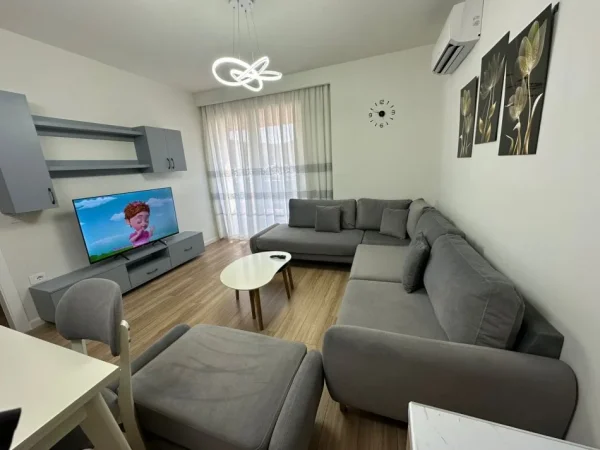 Tirane, Golden Park 3 . Shitet  apartament 1+1+Ballon 74 m .