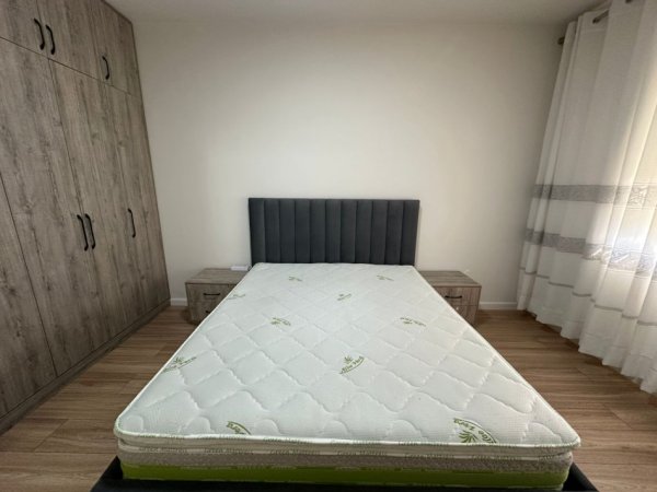 Tirane, jepet me qera apartament 1+1+Ballkon Kati 10, 74 m² 50.000 Leke
