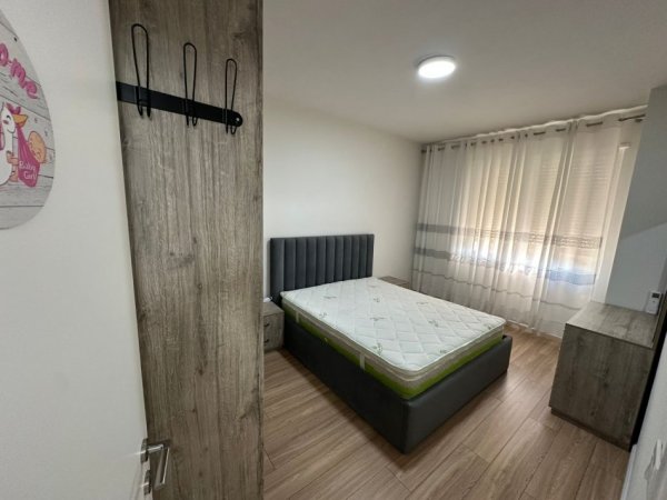 Tirane, jepet me qera apartament 1+1+Ballkon Kati 10, 74 m² 50.000 Leke