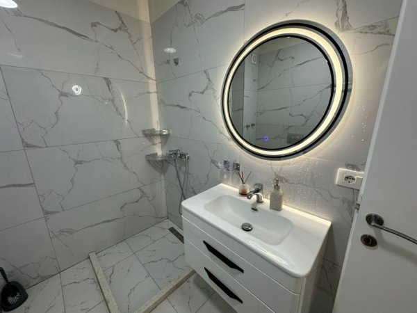 Tirane, jepet me qera apartament 1+1+Ballkon Kati 10, 74 m² 50.000 Leke