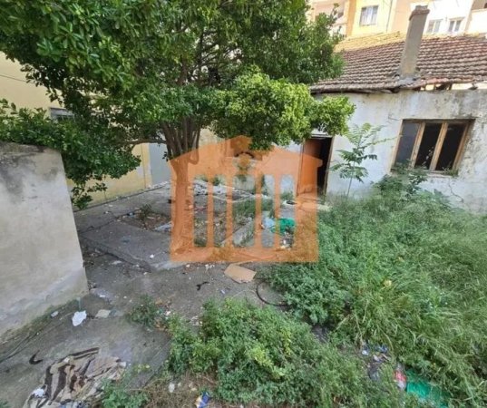 MEGA OKAZION SHITET TRUALL ME SIPERFAQE 341M2 NE QENDER TE DURRESIT TEK GJYKATA SHKALLES PARE DURRES 200MIJ EURO