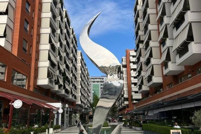 Tirane, jepet me qera zyre Kati 2, 1.200 m² 19.200 € (Kompleksi Delijorgji)