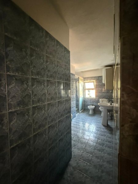 Tirane, jap me qera apartament 2+1+Ballkon Kati 3, 85 m² 300 € 