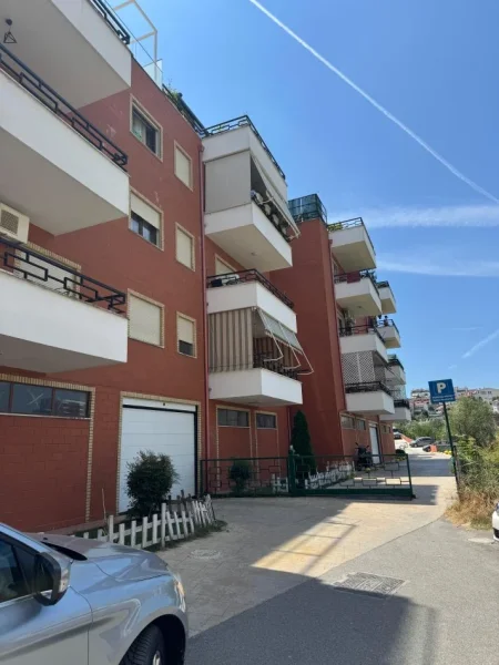 Tirane, shitet apartament 3+1+Aneks+Ballkon Kati 1, 130 m² 230.000 € (kopshti botanik)