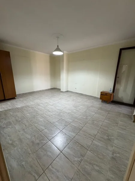 Tirane, shitet apartament 3+1+Aneks+Ballkon Kati 1, 130 m² 230.000 € (kopshti botanik)