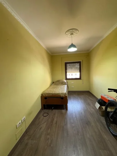 Tirane, shitet apartament 3+1+Aneks+Ballkon Kati 1, 130 m² 230.000 € (kopshti botanik)