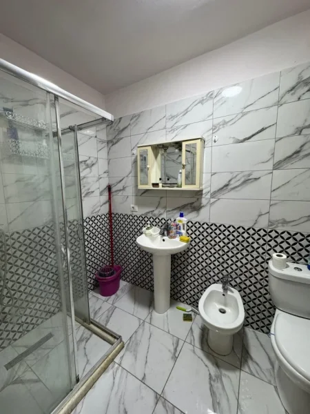 Tirane, shitet apartament 3+1+Aneks+Ballkon Kati 1, 130 m² 230.000 € (kopshti botanik)