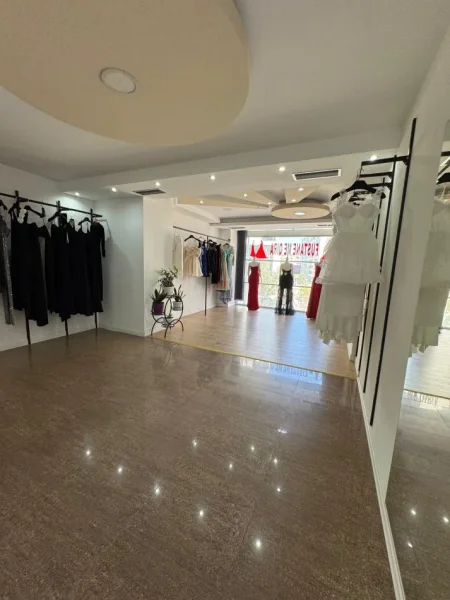 Tirane, shes biznes Butik veshjesh 4.500 €