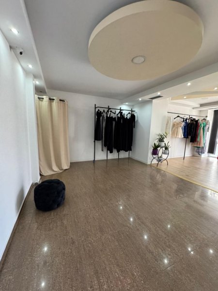Tirane, shes biznes Butik veshjesh 4.500 €