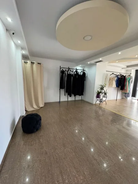 Tirane, shes biznes Butik veshjesh 4.500 €