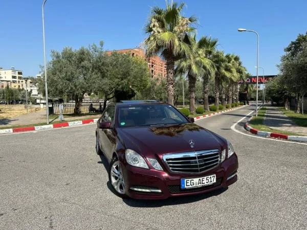 Tirane, shes makine Mercedes E Class Avangarde 350 Diesel 4 Matic Nafte, vishnje automatik Klima