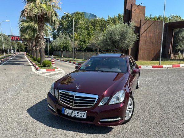 Tirane, shes makine Mercedes E Class Avangarde 350 Diesel 4 Matic Nafte, vishnje automatik Klima