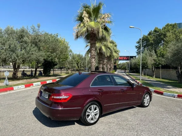 Tirane, shes makine Mercedes E Class Avangarde 350 Diesel 4 Matic Nafte, vishnje automatik Klima