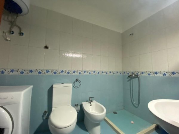 Tirane, jepet me qera apartament 2+1+Ballkon Kati 3, 105 m² 450 € (Tom Plezha)