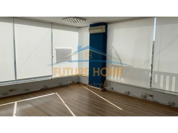 Tirane, jepet me qera ambjent biznesi Kati 1, 290 m² 3.000 € 