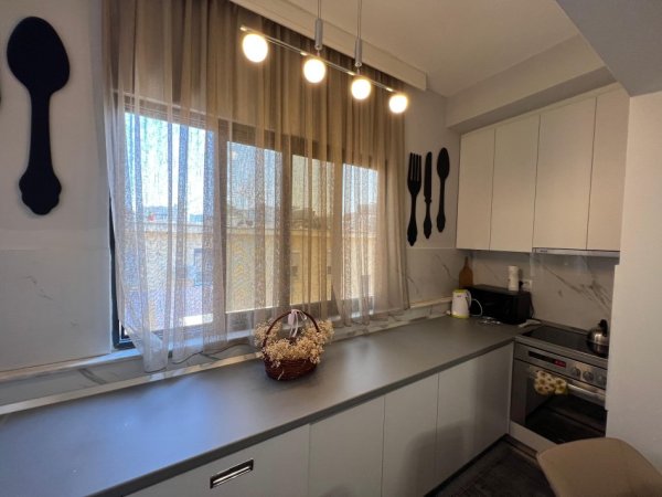Tirane, jap me qera apartament 1+1 Kati 3, 60 m² 500 € (rruga e kavajes)