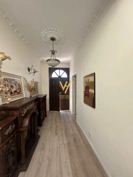 Tirane, jepet me qera hyrje 2+1+Ballkon Kati 3, 100 m² 700 € (RRUGA HIME KOLLI)