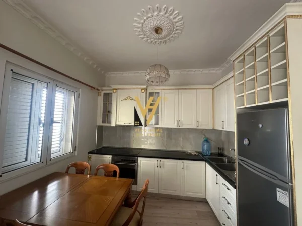Tirane, jepet me qera hyrje 2+1+Ballkon Kati 3, 100 m² 700 € (RRUGA HIME KOLLI)