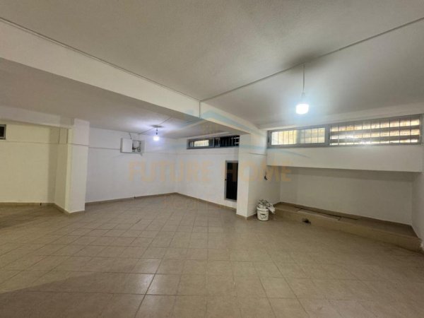 Tirane, jepet me qera ambjent biznesi Kati -1, 130 m² 500 € 