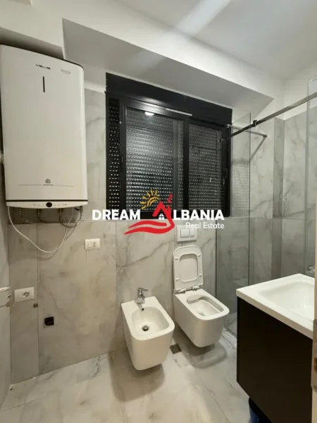 Tirane, jepet me qera apartament 1+1+Ballkon Kati 3, 70 m² 600 € (ne Selite Residenca Aleksandros)