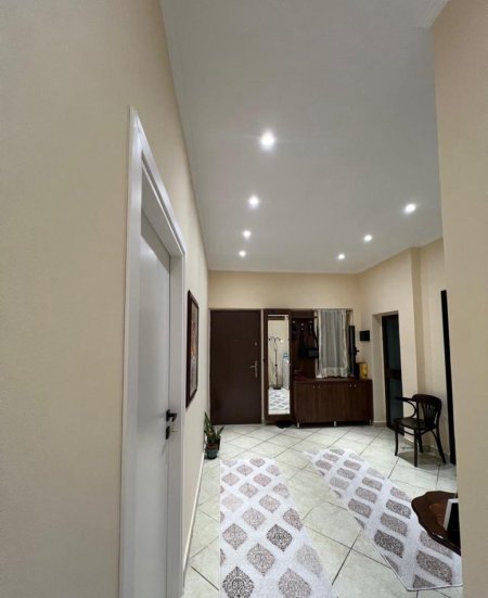 Tirane, jepet me qera apartament 2+1+Ballkon Kati 1, 90 m² 500 € (Don Bosko, Pas Triow Tower)