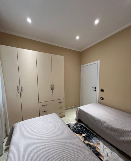 Tirane, jepet me qera apartament 2+1+Ballkon Kati 1, 90 m² 500 € (Don Bosko, Pas Triow Tower)