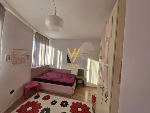 Tirane, shitet apartament 2+1+Ballkon Kati 4, 112 m² 210.000 € (RRUGA GRAMOZ PASHKO)