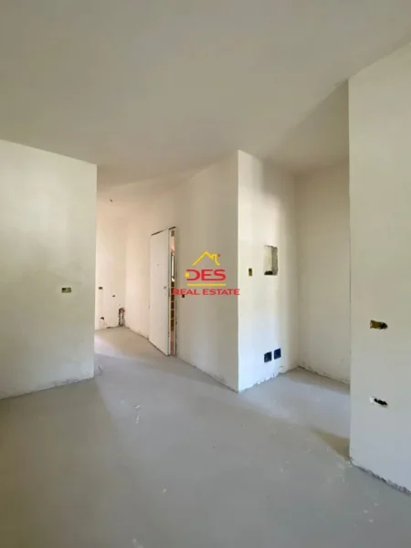 Vlore, shitet apartament 2+1+Ballkon Kati 6, 115 m² 1.430.000 € (Rruga Pelivan Leskaj)
