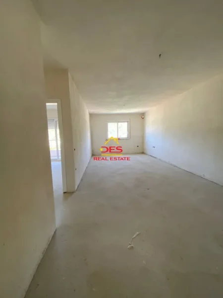 Vlore, shitet apartament 2+1+Ballkon Kati 6, 115 m² 1.430.000 € (Rruga Pelivan Leskaj)
