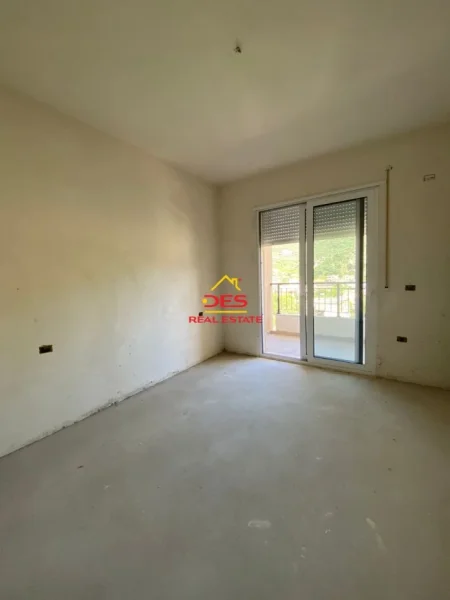 Vlore, shitet apartament 2+1+Ballkon Kati 6, 115 m² 1.430.000 € (Rruga Pelivan Leskaj)