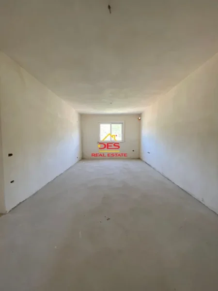 Vlore, shitet apartament 2+1+Ballkon Kati 6, 115 m² 1.430.000 € (Rruga Pelivan Leskaj)