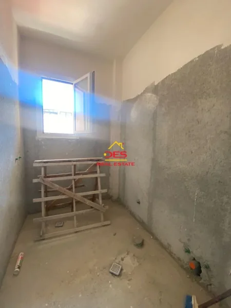 Vlore, shitet apartament 2+1+Ballkon Kati 6, 115 m² 1.430.000 € (Rruga Pelivan Leskaj)