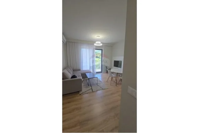Tirane, jepet me qera apartament 2+1 Kati 3, 120 m² 750 € (Kopshti botanik)