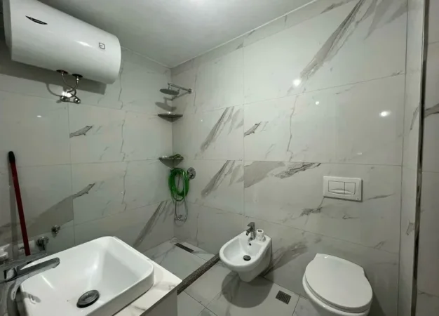 Tirane, shitet apartament 2+1+Ballkon , 80 m² 140.000 € 