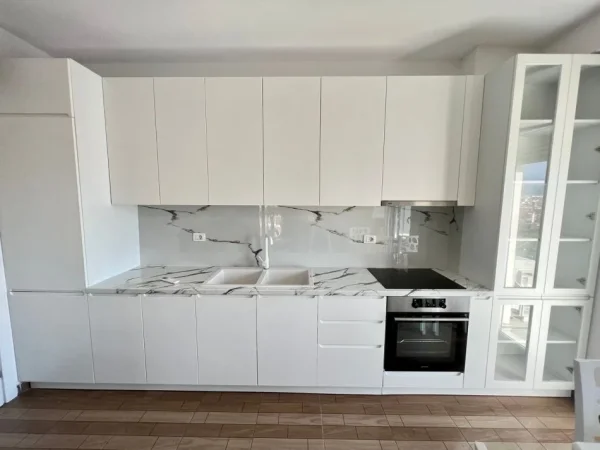 Tirane, jap me qera apartament 2+1+Ballkon Kati 2, 85 m² 500 € (rruga Pasho Hysa)