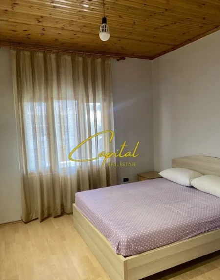 Tirane, jepet me qera apartament 2+1 Kati 3, 100 m² 500 € (ISH FUSHA E AVIACIONIT)