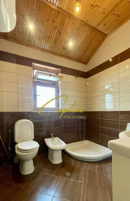 Tirane, jepet me qera apartament 2+1 Kati 3, 100 m² 500 € (ISH FUSHA E AVIACIONIT)