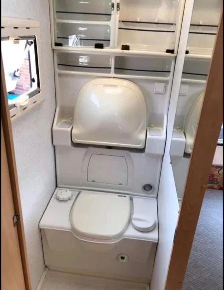 Tirane, shes Rrolet | Camper , e bardhë 8.000 €, me doganë të paguar.