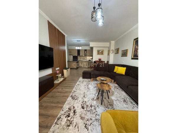 Tirane, shitet apartament 2+1 Kati 2, 115 m² 150.000 € (FRESK)