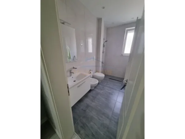 Rruga e Portit, shitet apartament 3+1+Ballkon Kati 3, 134 m² 360.000 € (Durres)