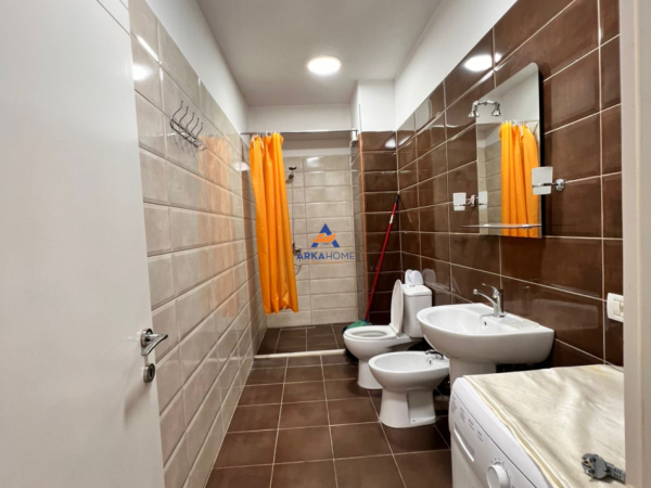 Tirane, jepet me qera apartament 2+1+Ballkon Kati 2, 88 m² 700 € (TE KOMUNA E PARISIT)