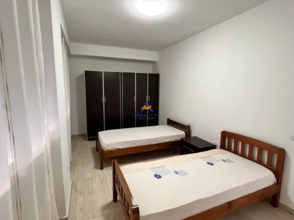 Tirane, jepet me qera apartament 2+1+Ballkon Kati 2, 88 m² 700 € (TE KOMUNA E PARISIT)