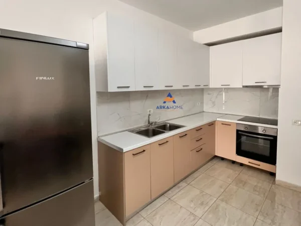 Tirane, jepet me qera apartament 2+1+Ballkon Kati 2, 88 m² 700 € (TE KOMUNA E PARISIT)