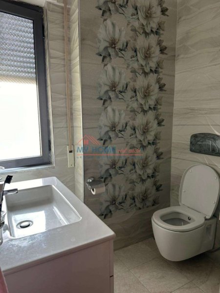 Tirane, jepet me qera apartament 2+1+Ballkon Kati 4, 107 m² 750 € (Rruga Asan Alkin)