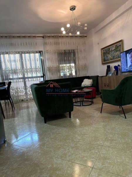 Tirane, jepet me qera apartament 2+1+Ballkon Kati 4, 107 m² 750 € (Rruga Asan Alkin)