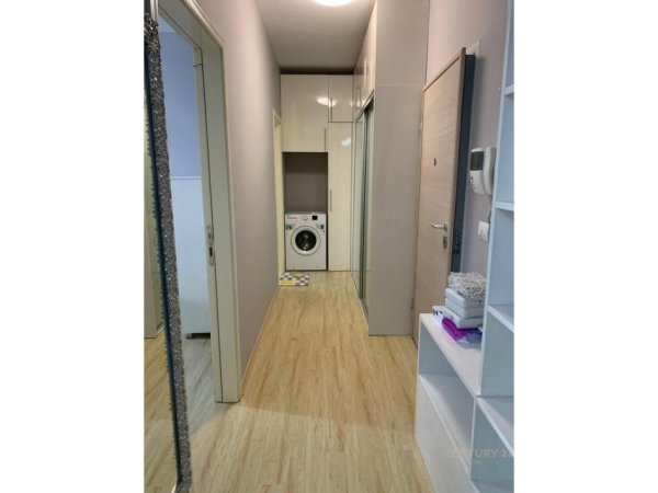 Tirane, jepet me qera apartament 1+1 Kati 5, 95 m² 750 € (Myslym Shyr)