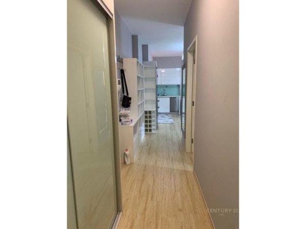 Tirane, jepet me qera apartament 1+1 Kati 5, 95 m² 750 € (Myslym Shyr)