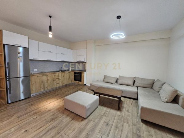 Tirane, jepet me qera apartament 2+1 Kati 2, 100 m² 650 € (Kopshit Botanik.)