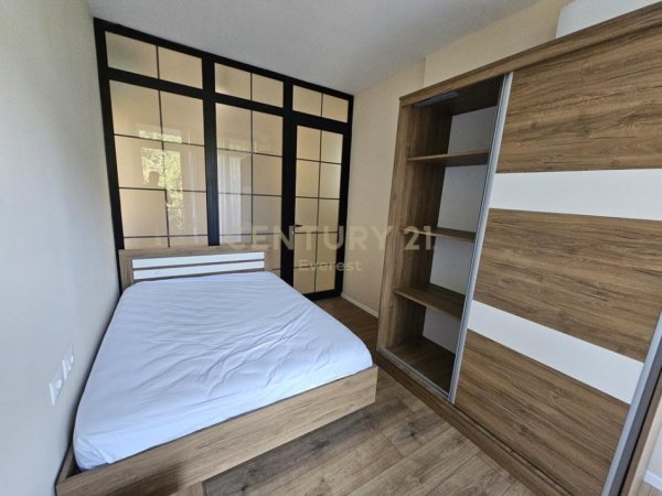 Tirane, jepet me qera apartament 2+1 Kati 2, 100 m² 650 € (Kopshit Botanik.)